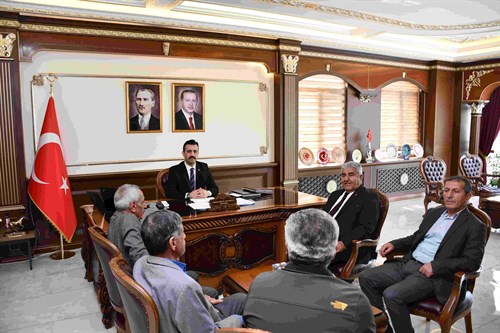 Mardin Cumhuriyet Halk Partisi İl Başkanı Dr. Mahmut DUYAN ve beraberindeki heyet, Kaymakamımız Ömer Tuğrul KUNDAKÇI ‘ya ziyarette bulundu.