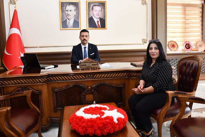 Kaymakamımız Ömer Tuğrul Kundakçı , Van Güleryüz Engelliler Tiyatro Derneği Başkan Yardımcısı Esin Şahar'ı makamında ağırladı.